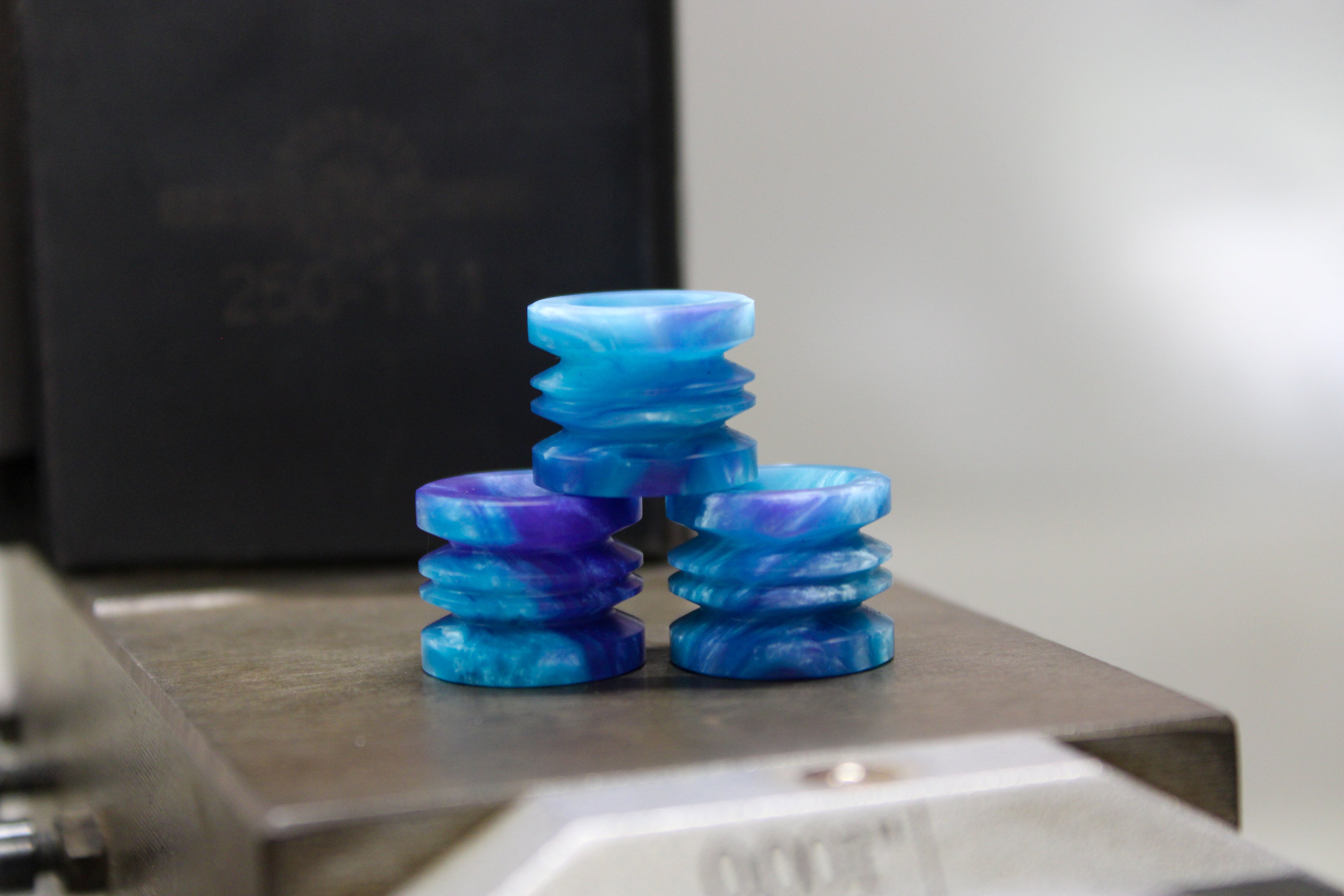 Sullivan Swirl Thick Mini Bead